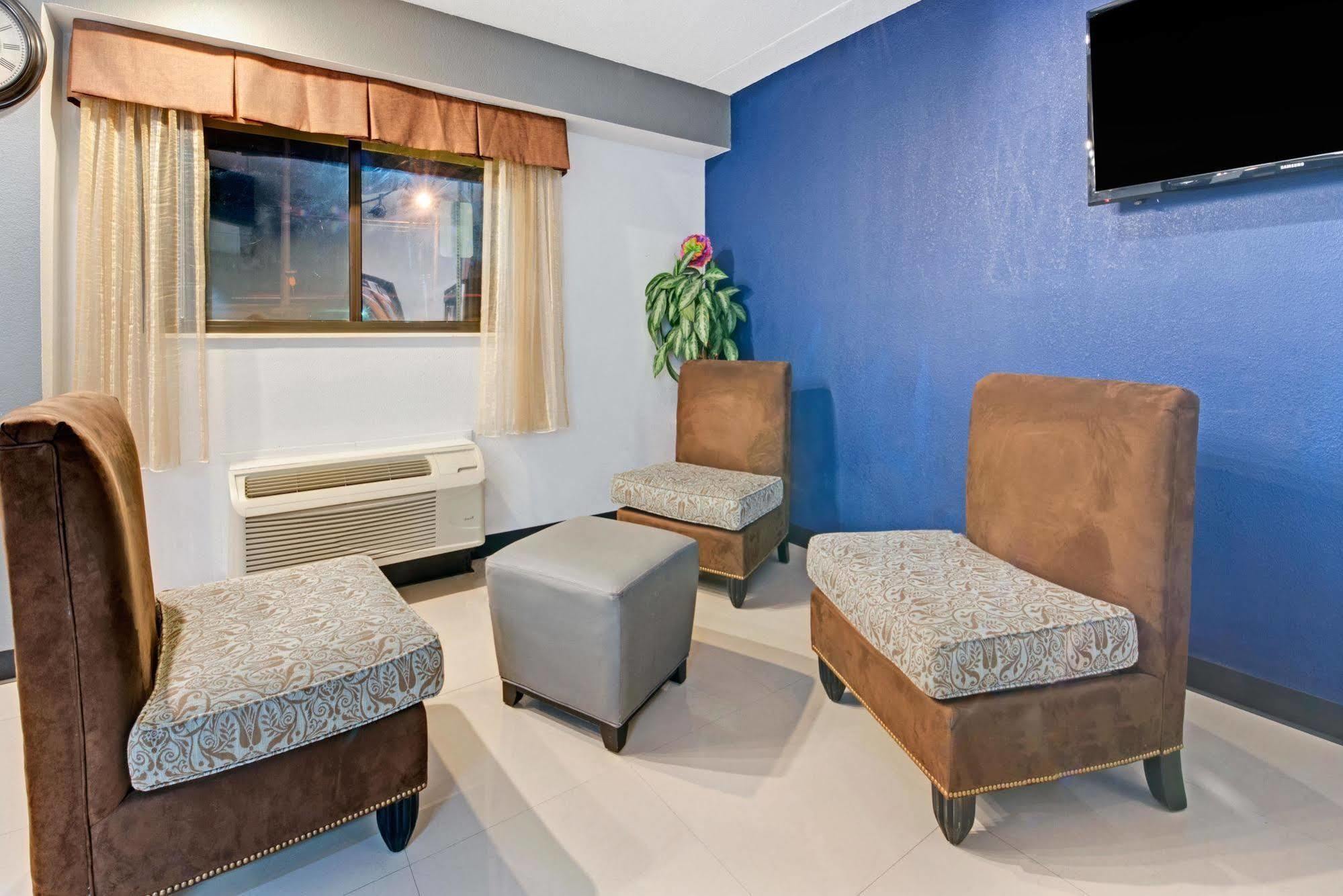Hotel Field 2*