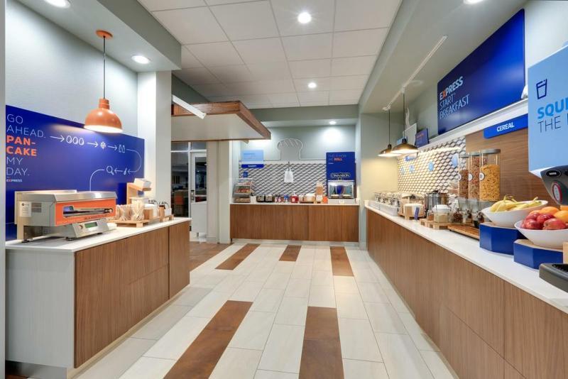 Express & - Nw Hwy - Field By Ihg 3*