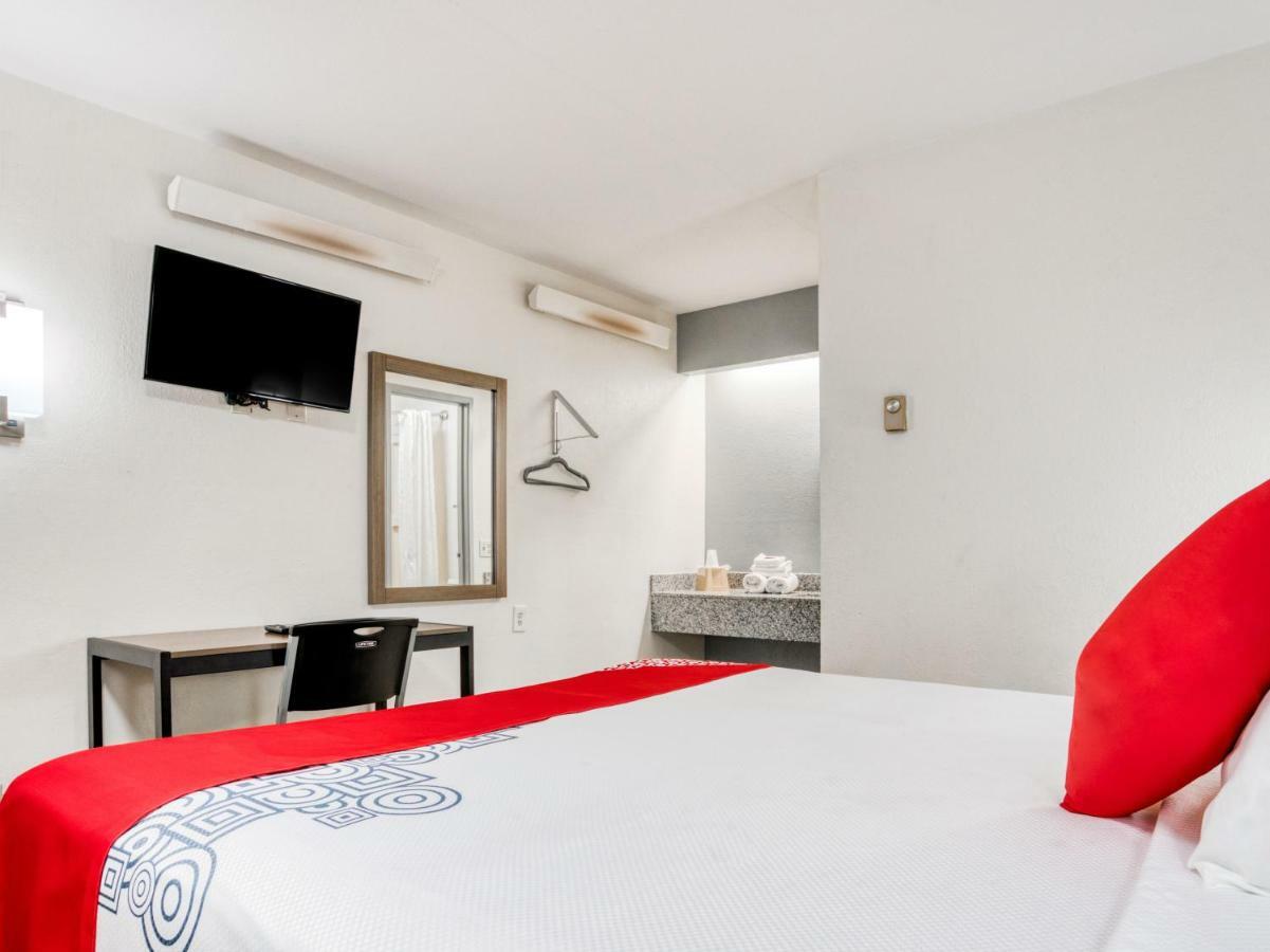 Hotel Field