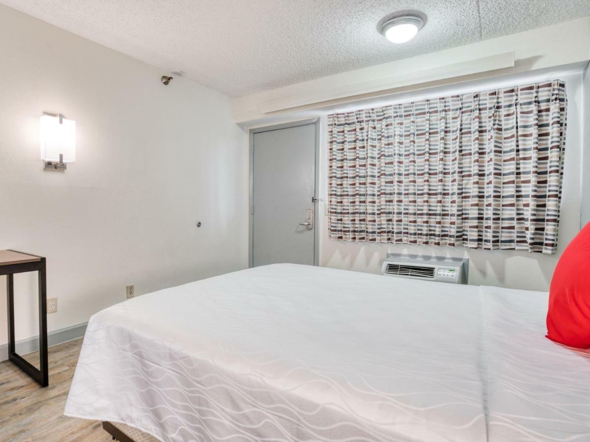 Hotel Field 2*
