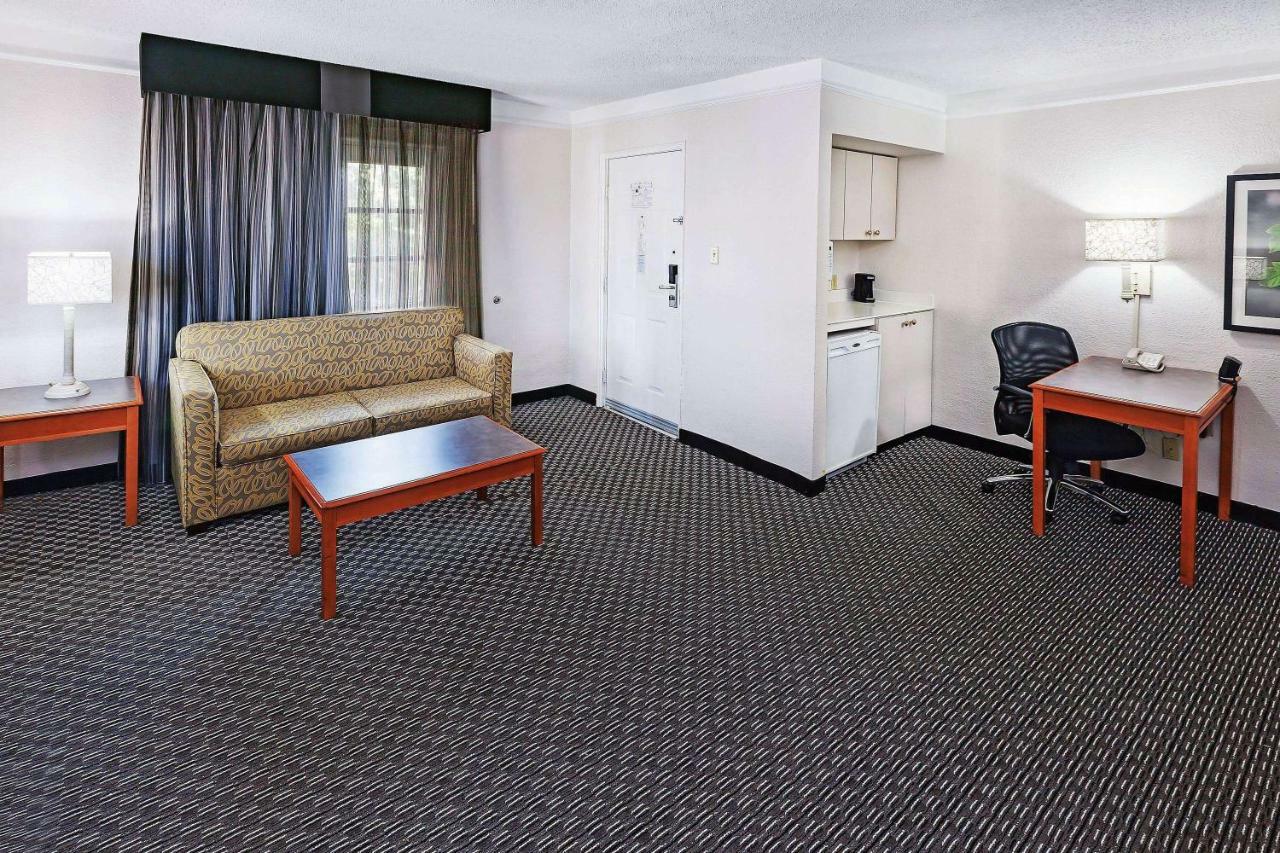 Hotel La Quinta By Wyndham Uptown
