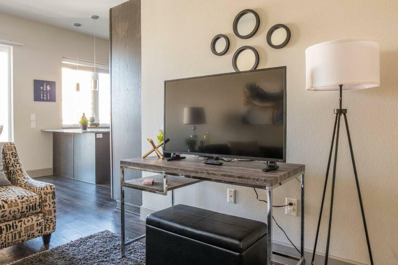 Frontdesk Uptown Downtown Dallas View Apts Dallas
