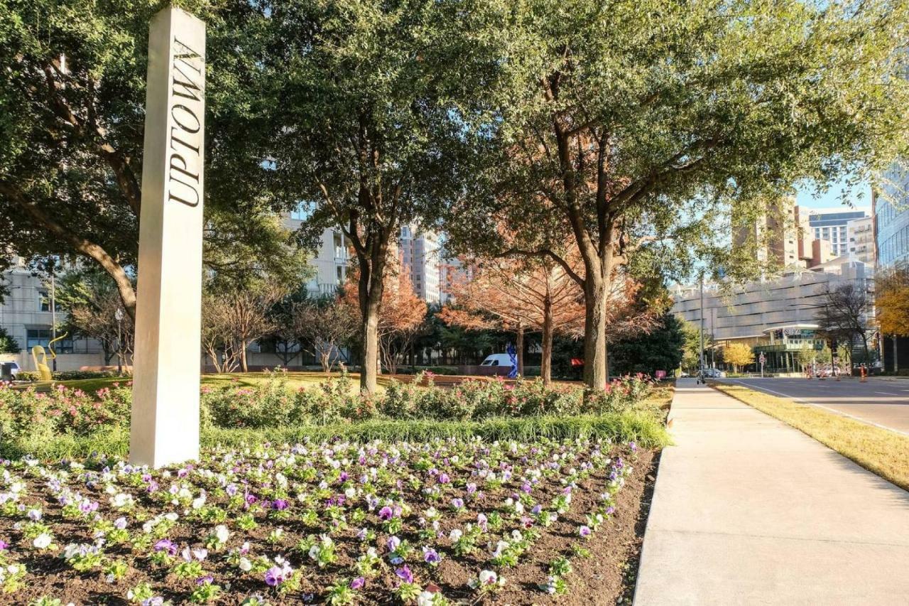 Frontdesk Uptown Downtown Dallas View Apts