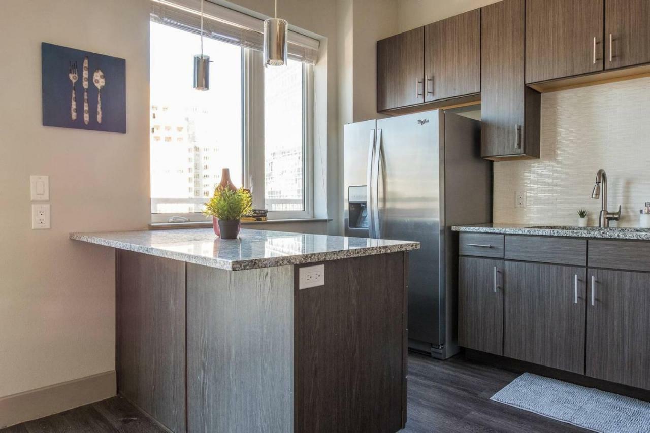 Apartment Frontdesk Uptown Downtown Dallas View Apts Dallas