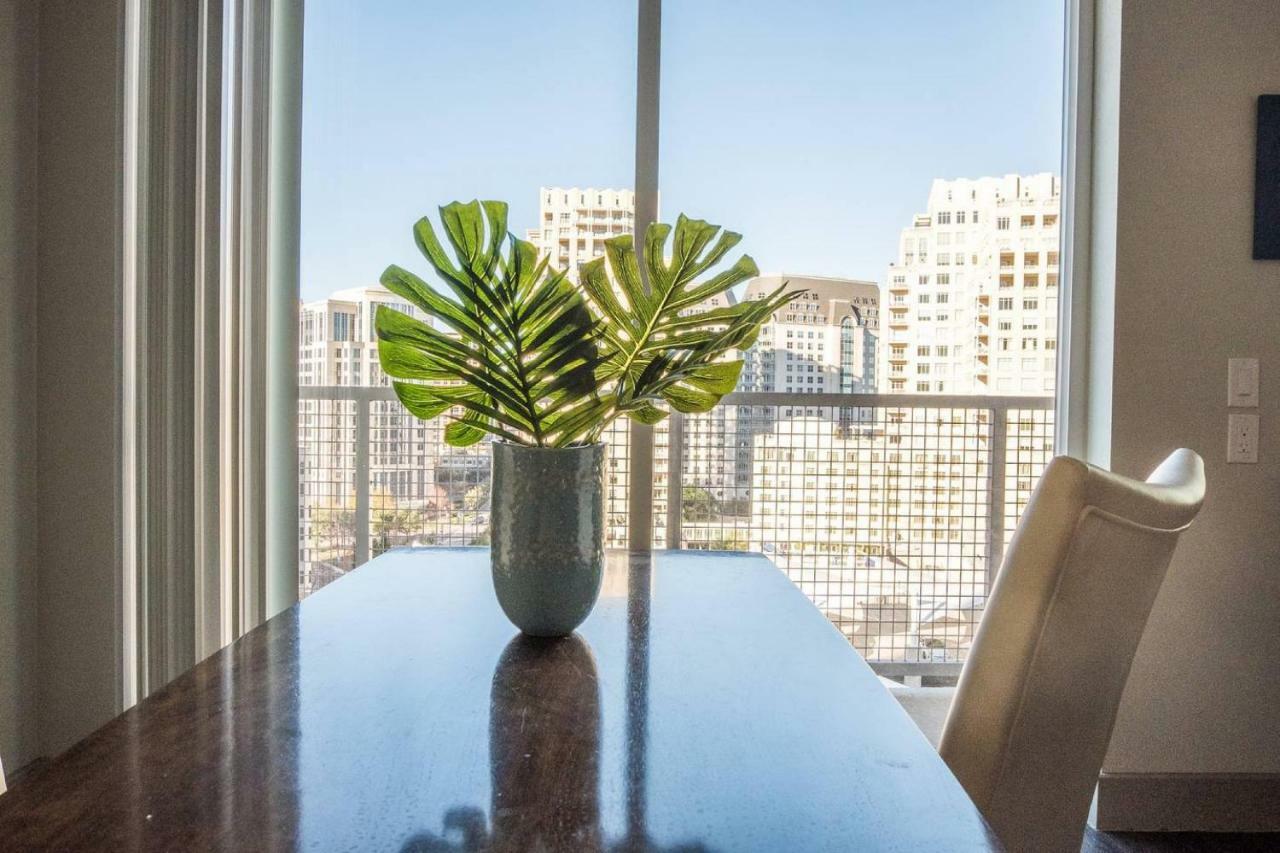 Frontdesk Uptown Downtown Dallas View Apts Apartment