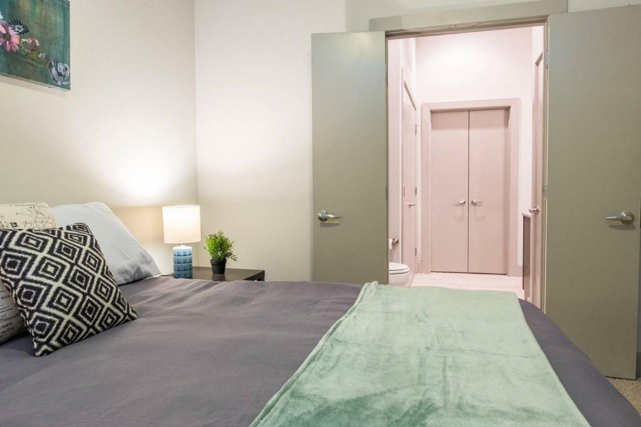 Frontdesk Uptown Downtown Dallas View Apts Apartment