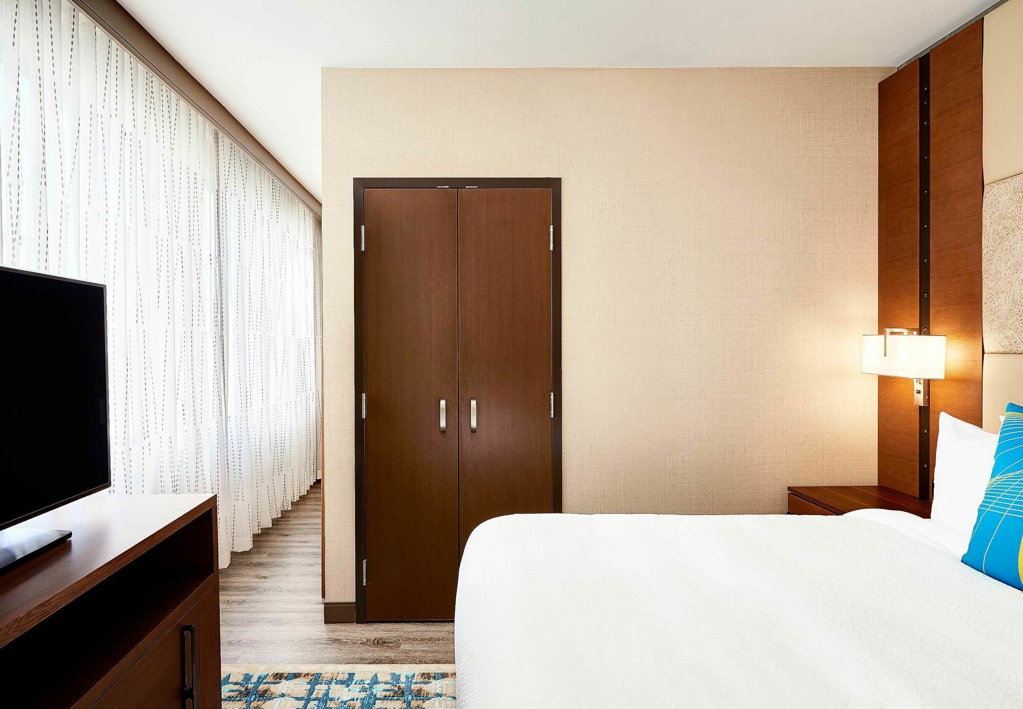 By Marriott Downtown 3*