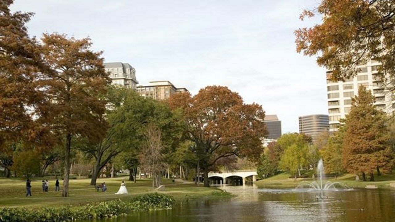 Warwick Melrose Hotel 4*