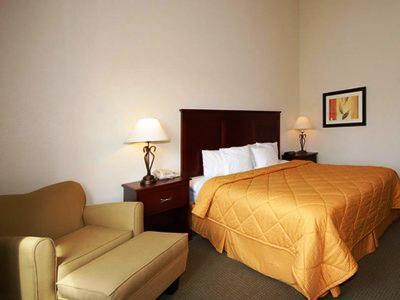 Comfort & Field-dallas Market Center Hotel