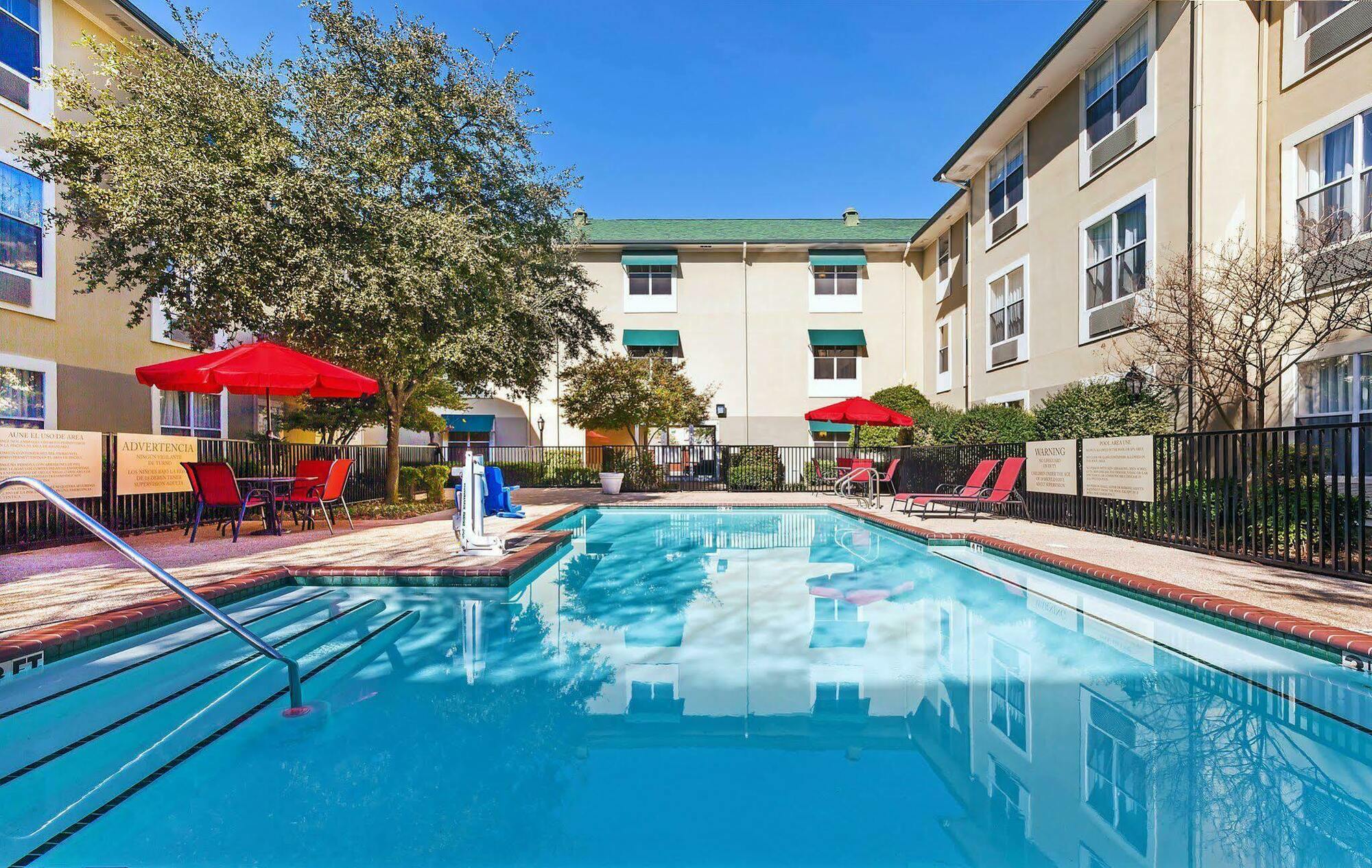 Hotel Candlewood Market Center-love Field By Ihg 3*