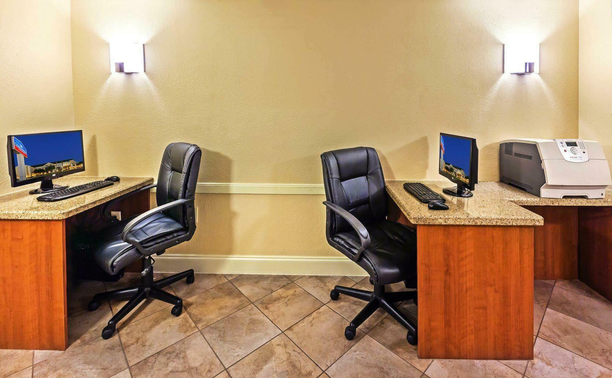 Candlewood Market Center-love Field By Ihg Dallas