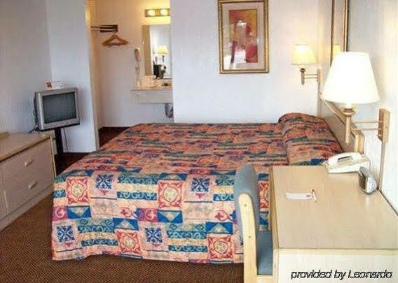 Motel Econo Airport I-35 North 2*