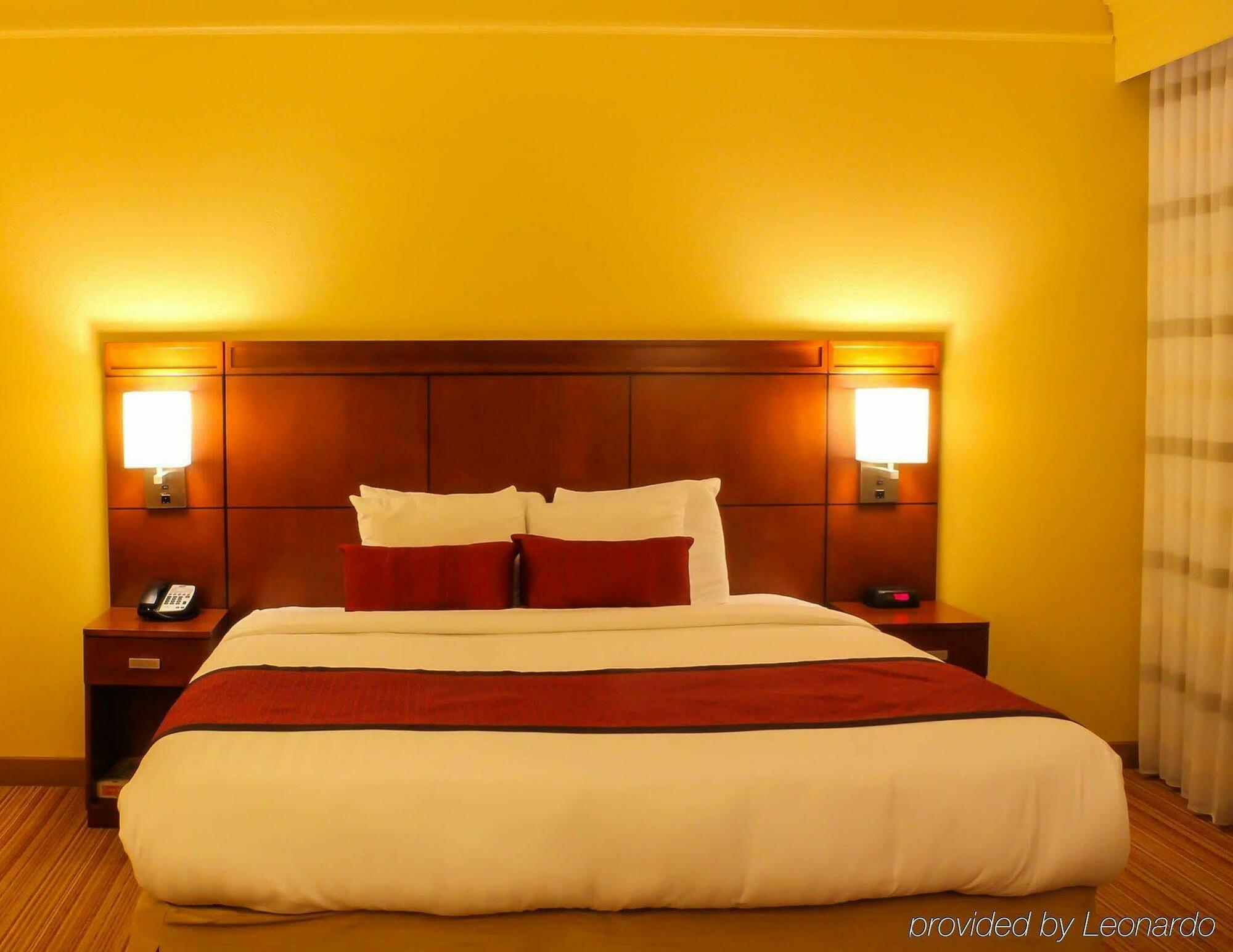 Hotel Super 8 By Wyndham Field Airport Dallas