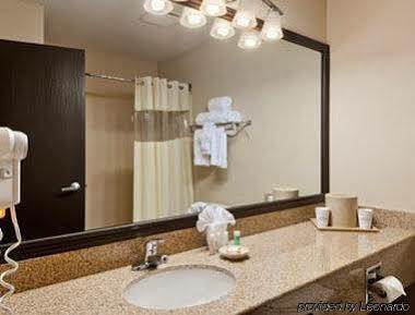 Baymont By Wyndham Dallas/ Field Hotel