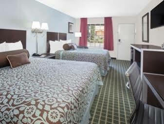 Motel Days By Wyndham Market Center Field