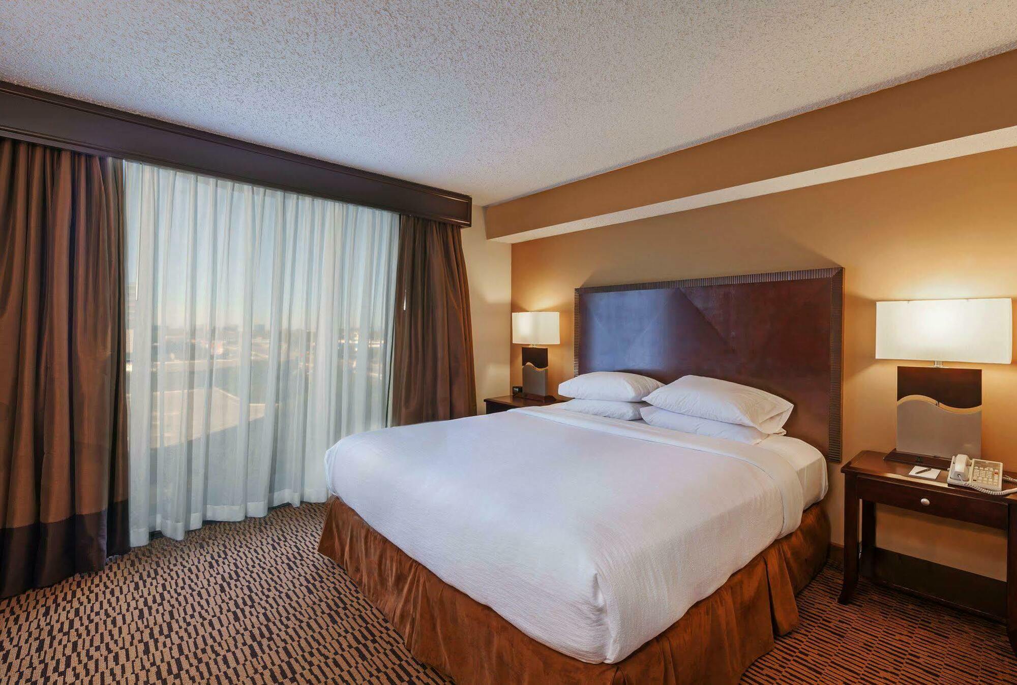 Hotel Embassy By Hilton Market Center