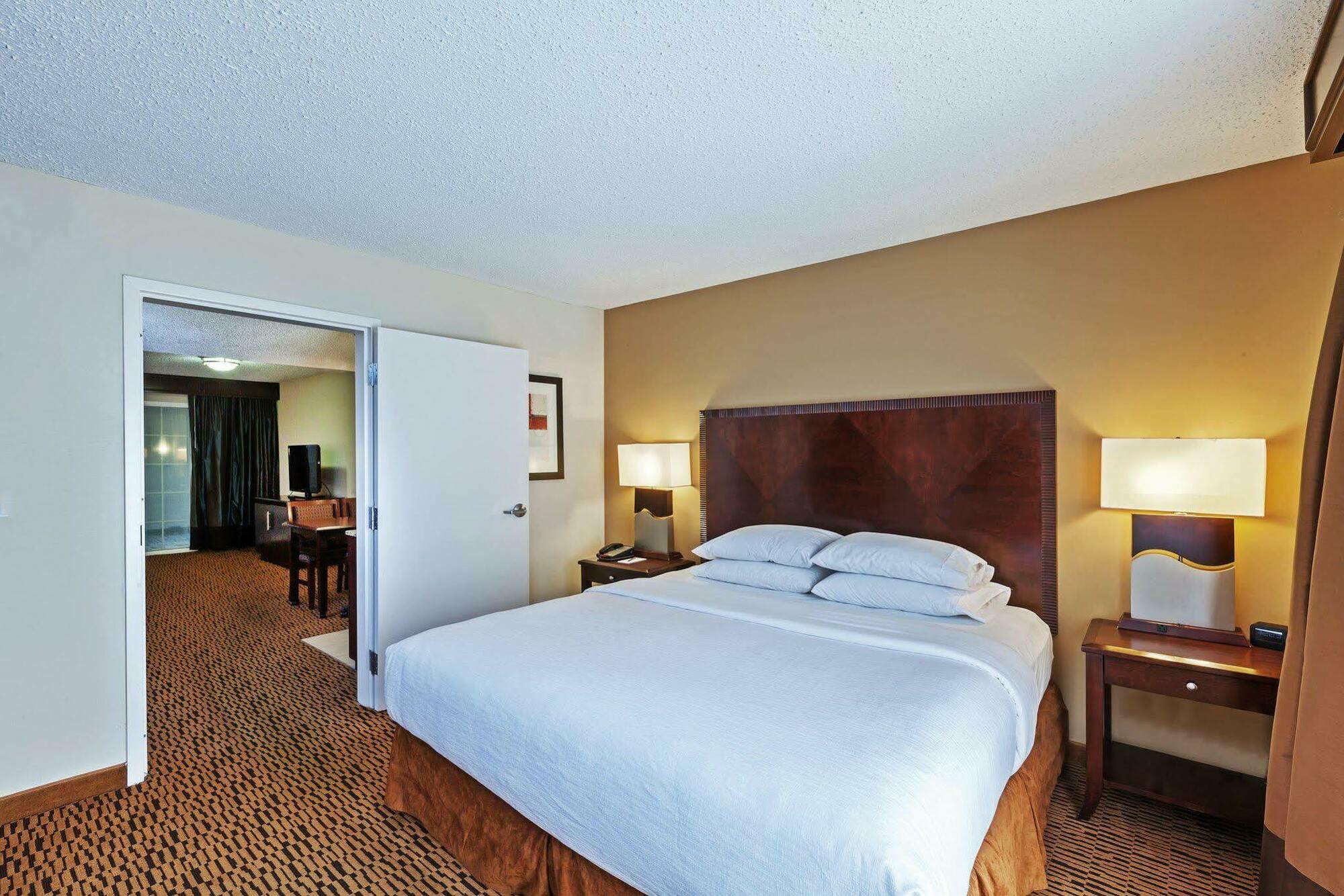 Embassy By Hilton Market Center Hotel