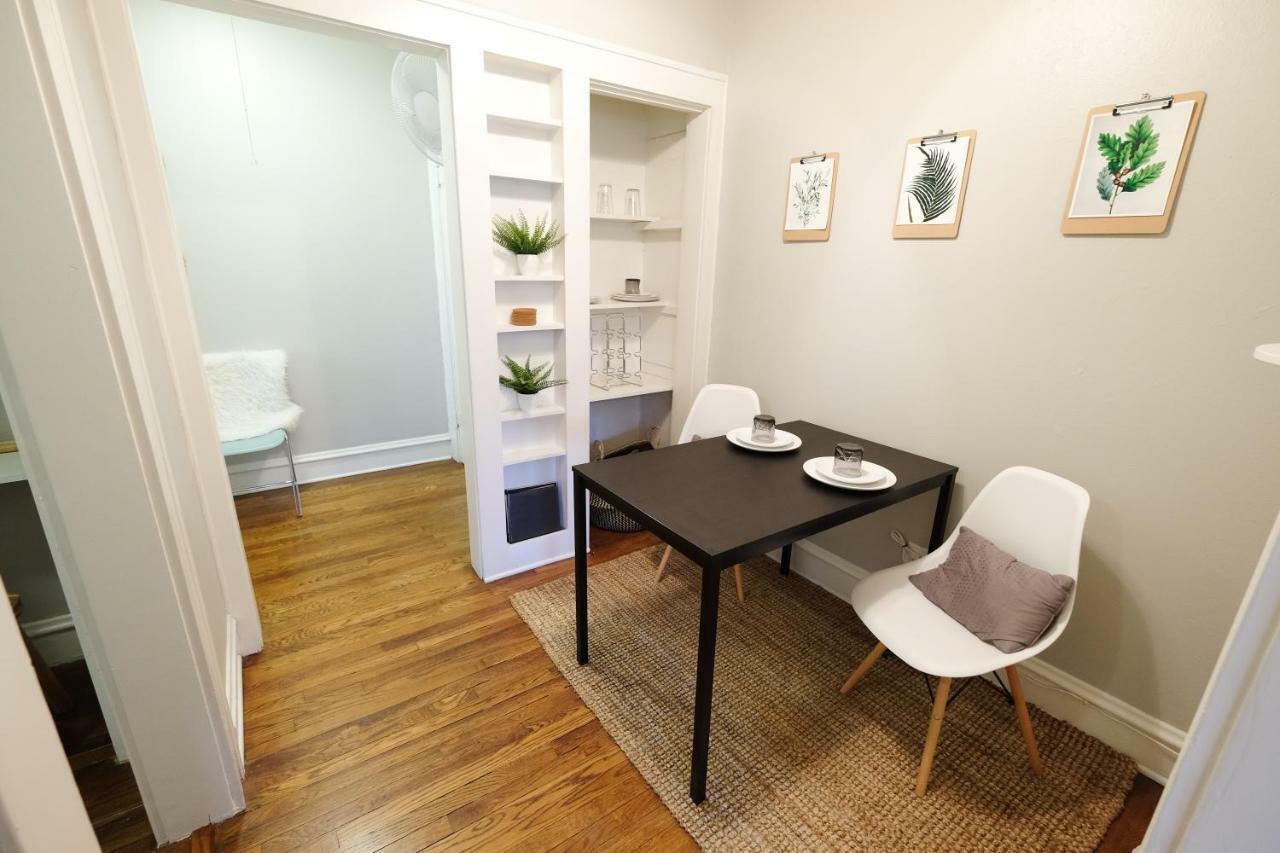 The 1920s Mainstay Flat On Lower Greenville Apartment *