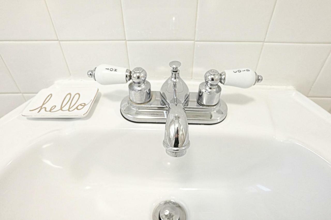 The 1920s Mainstay Flat On Lower Greenville Apartment *