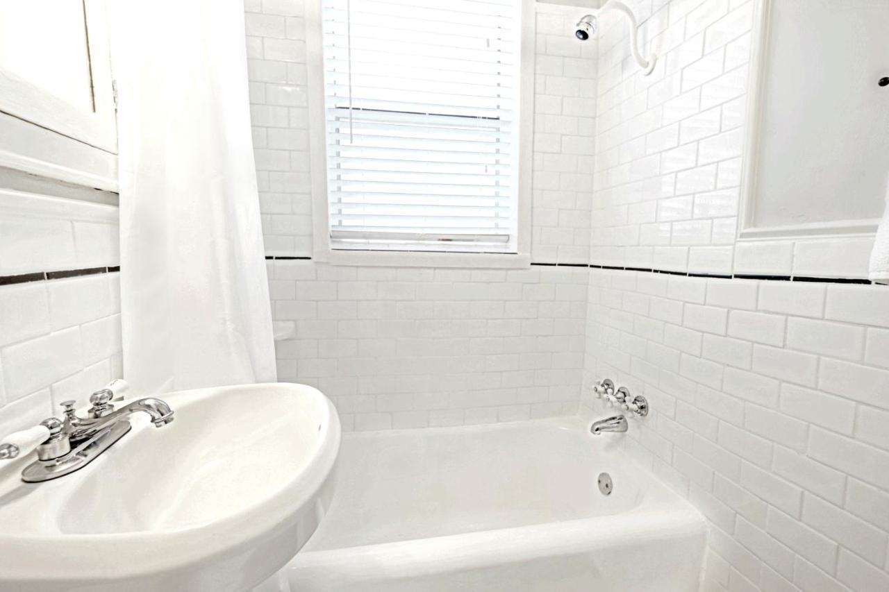 Relaxing 1 Bedroom Near Lower Greenville Free Parking Apartment Dallas