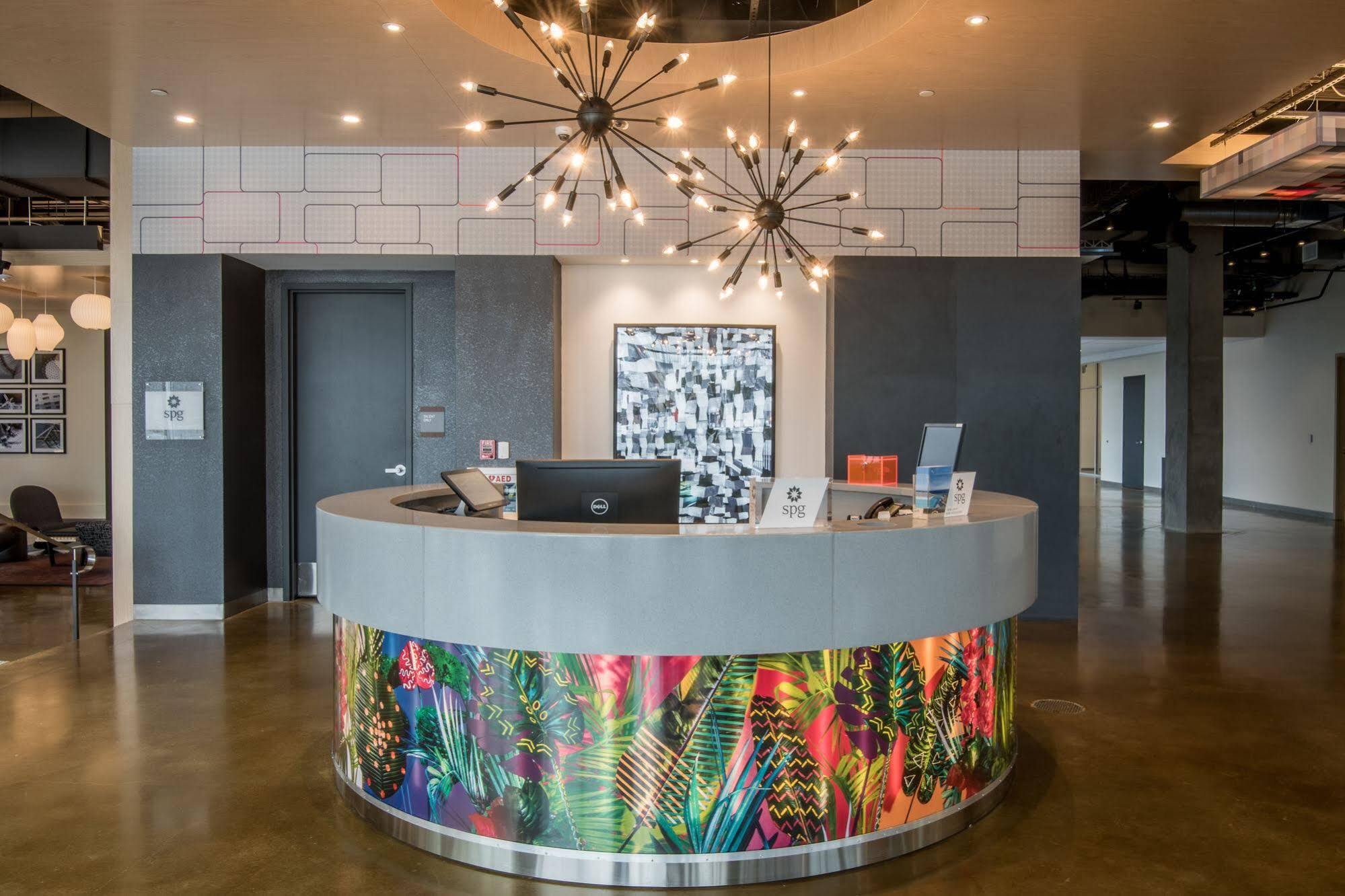 Aloft Field Hotel 3*