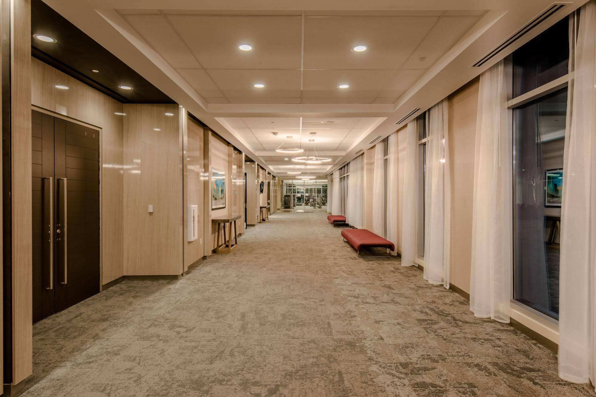 Hotel Aloft Field