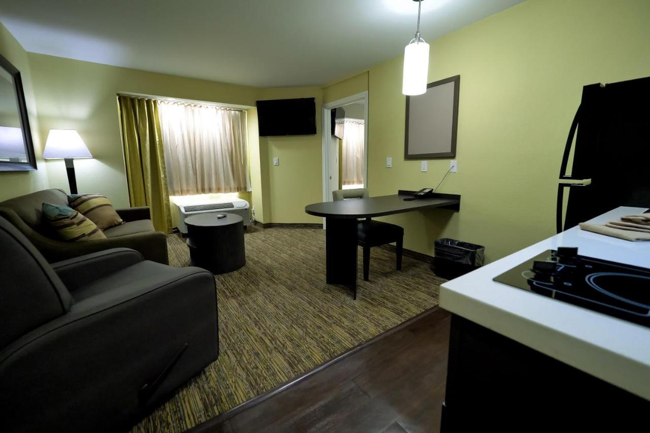 Candlewood - Plano Medical Center Hotel