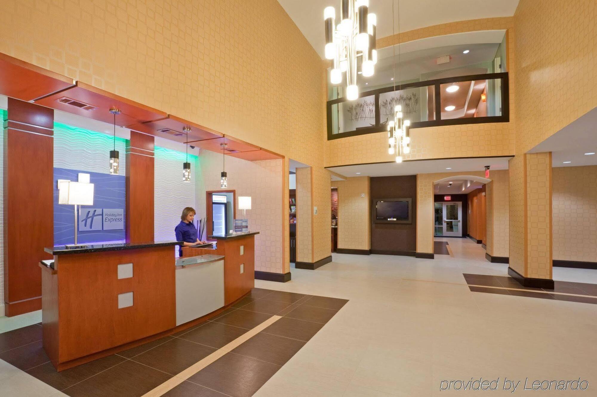 Express & West By Ihg Hotel 3*