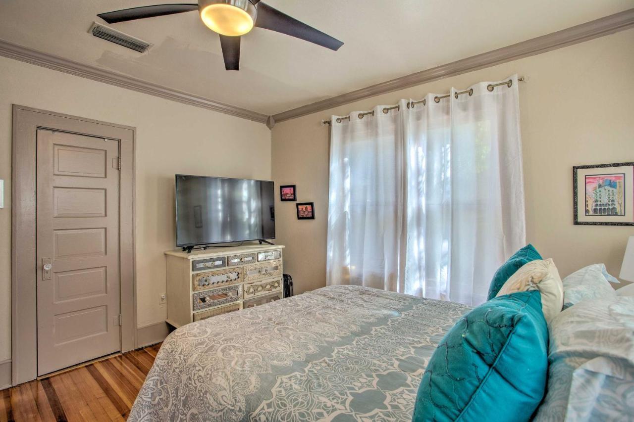 Holiday home Couples Retreat Walk To Lower Greenville! *