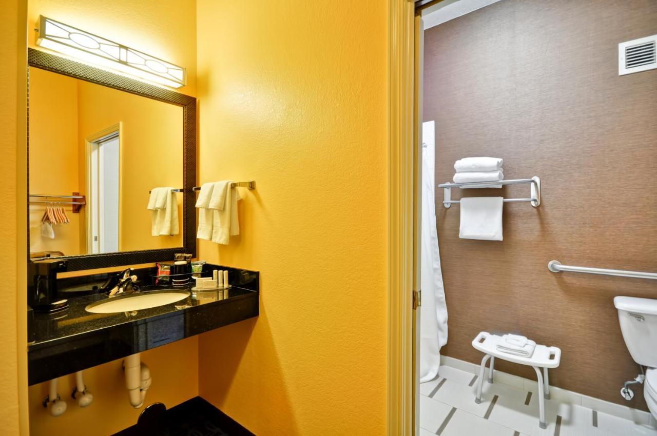 Fairfield & Medical/market Center Hotel