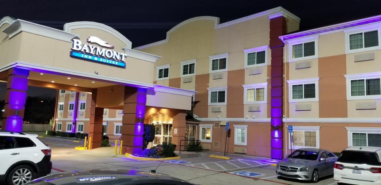 Baymont By Wyndham Dallas/ Field
