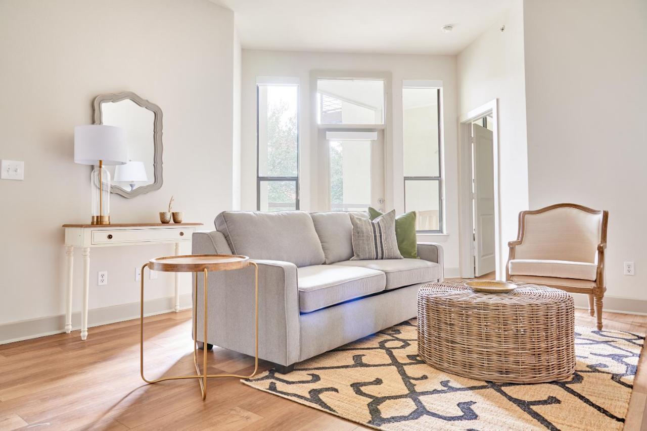 Aparthotel Sonder At Reverchon Park
