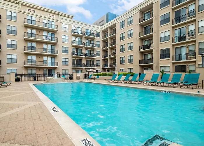 2Br Executive Suite With Pool, Gym And Fast Wi-Fi By Envitae