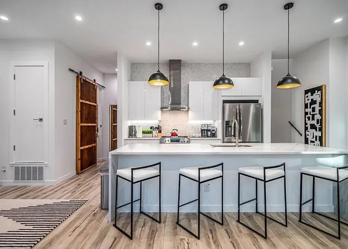 Skyline View Luxury 3 Story Townhouse