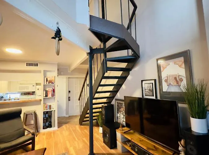 Hifi Sound & Comfort - Uptown Dallas / 2-Story Loft