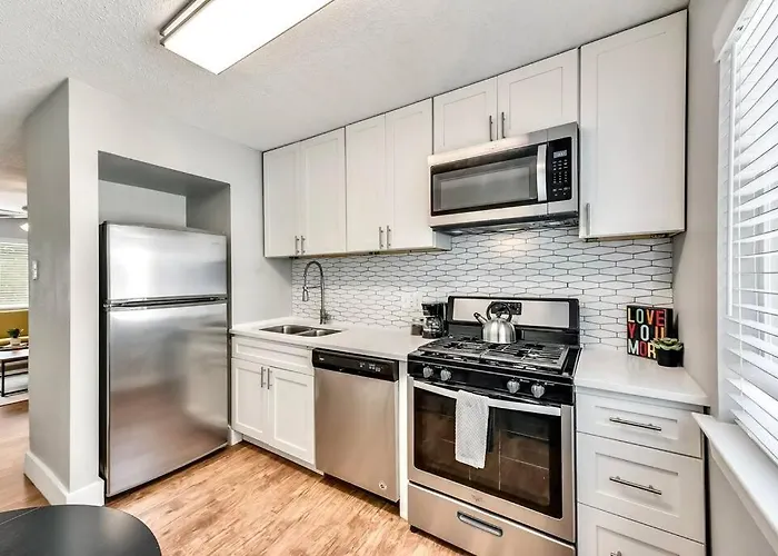 Bright And Cheerful Flat, Near Fair Park