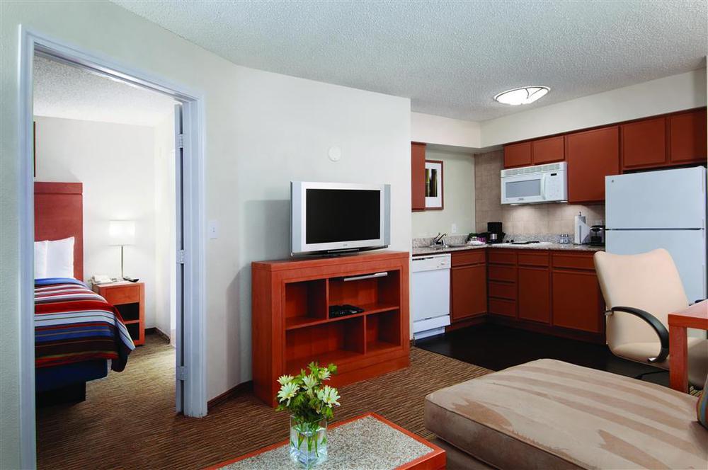 Hyatt House Uptown 3*