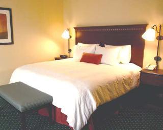 Hampton & I-30 Cockrell Hill, Tx Hotel 3*