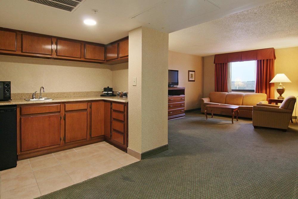 Hotel Express Market Center By Ihg Dallas