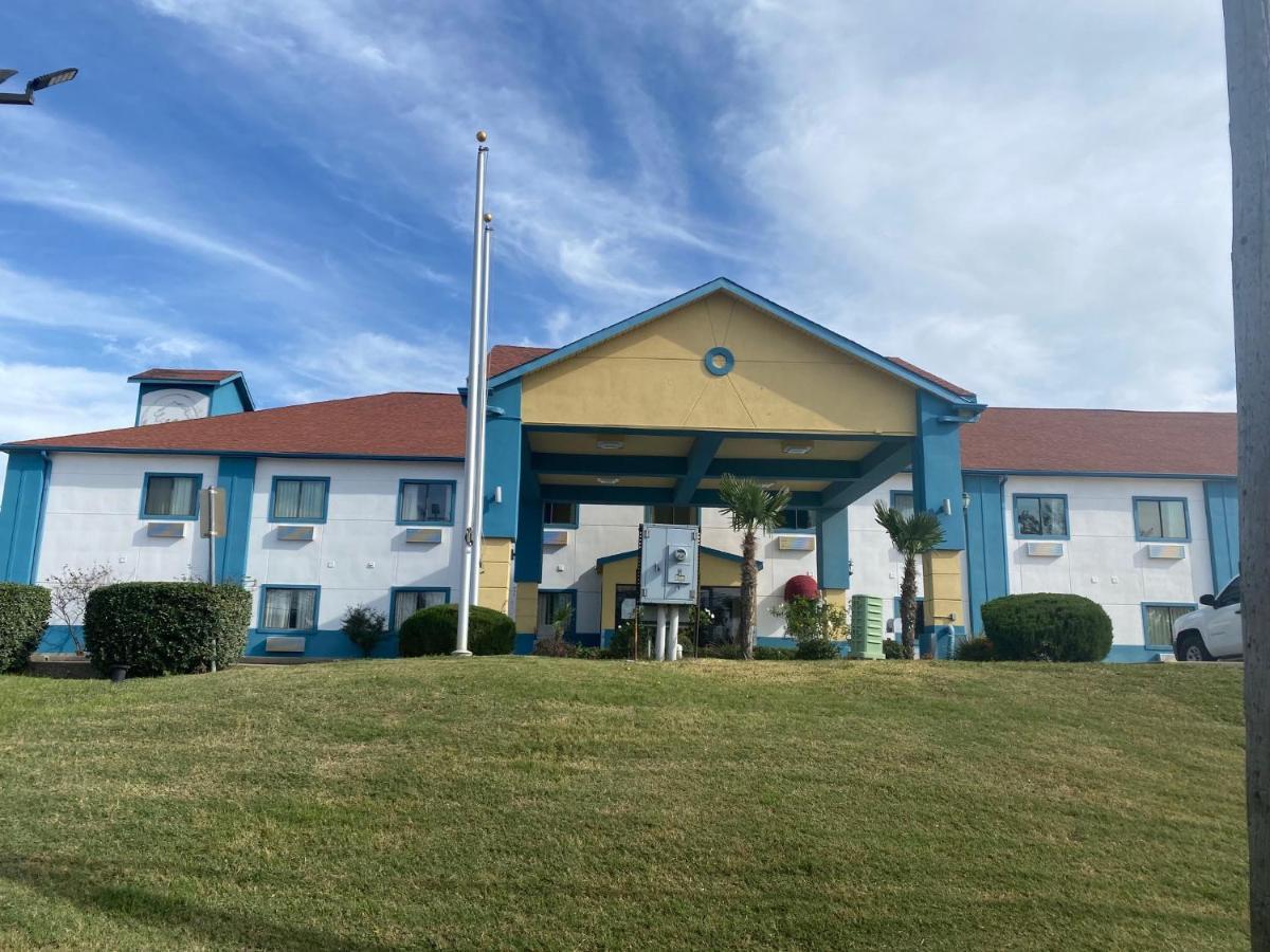 Motel Tropicana And *