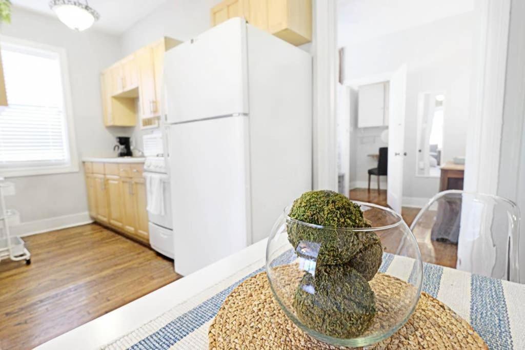 Native, Lower-greenville Ave Area Apartment *