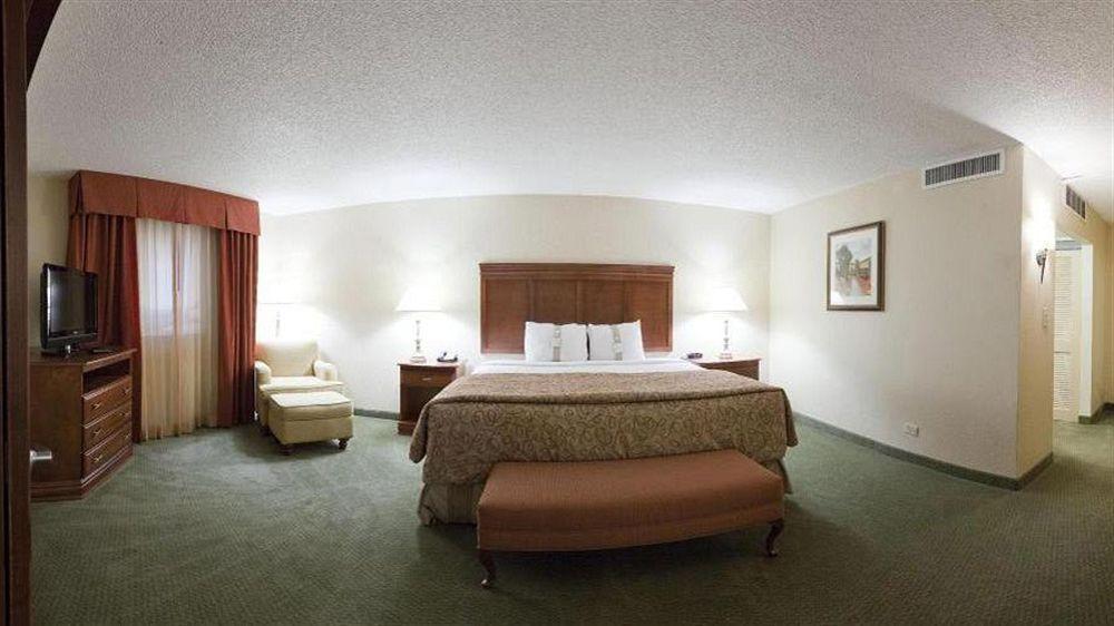 Hotel Express Market Center By Ihg 3*