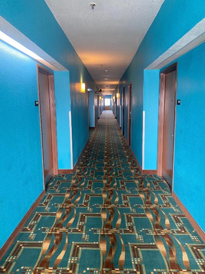 Tropicana And Motel *