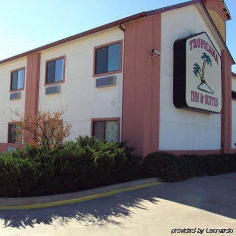Motel Tropicana And *