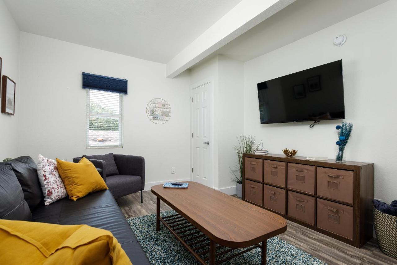 Apartment 735 W 10Th St