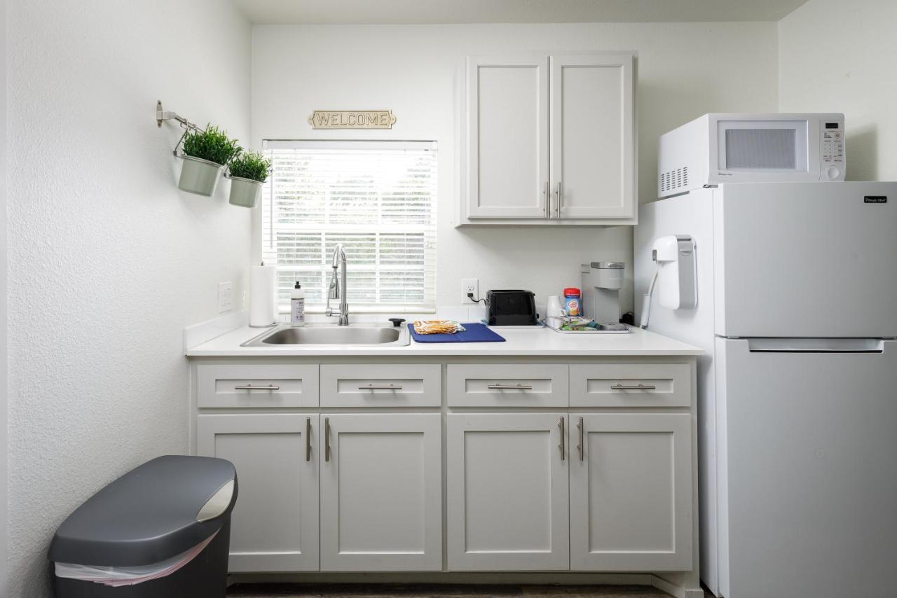 Apartment 735 W 10Th St