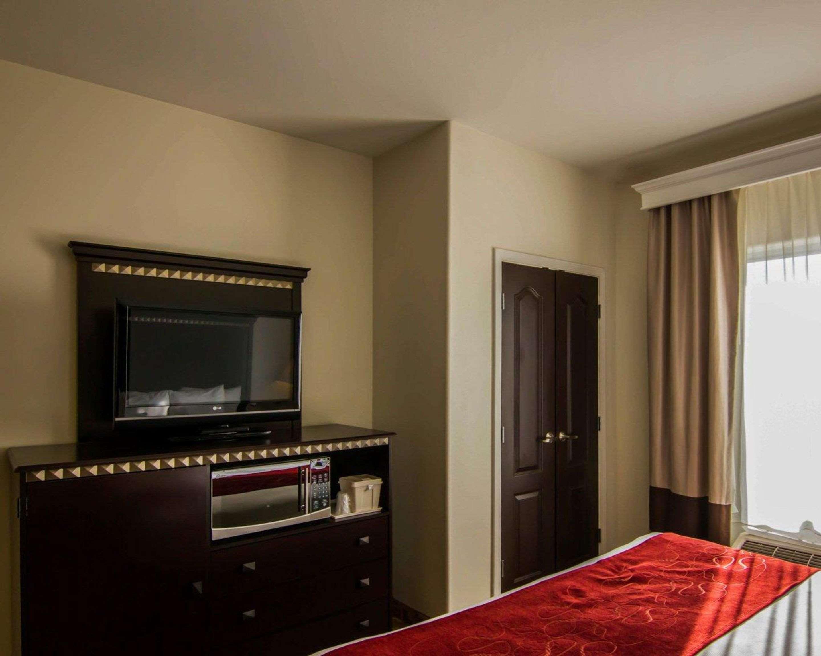 Hotel Comfort West - Cockrell Hill 3*