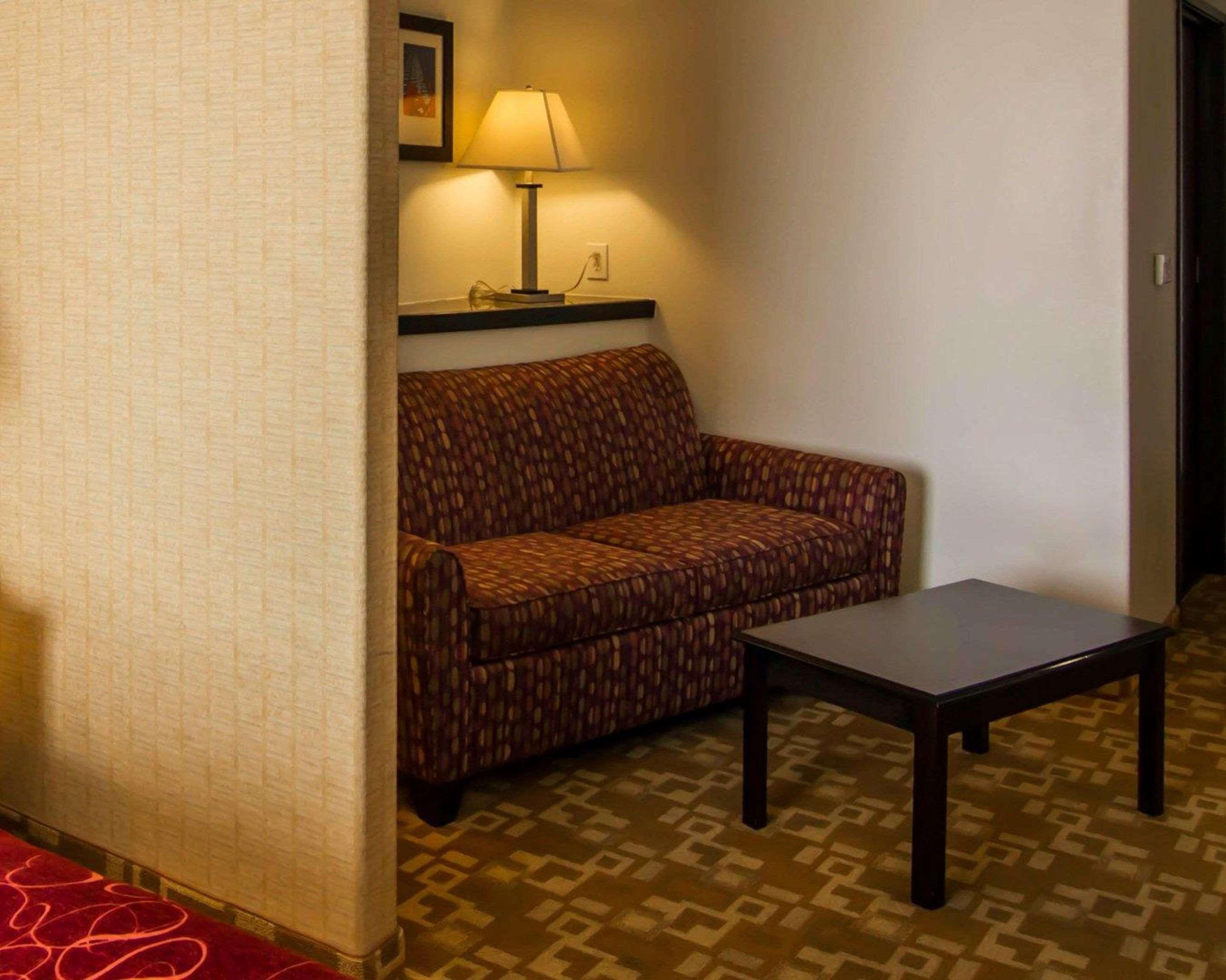 Hotel Comfort West - Cockrell Hill 3*