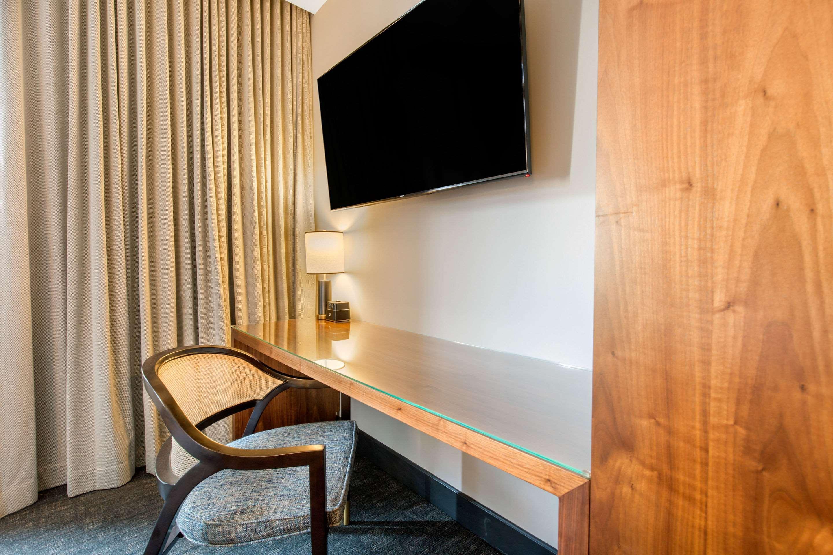 Renaissance Saint Elm Downtown 4*