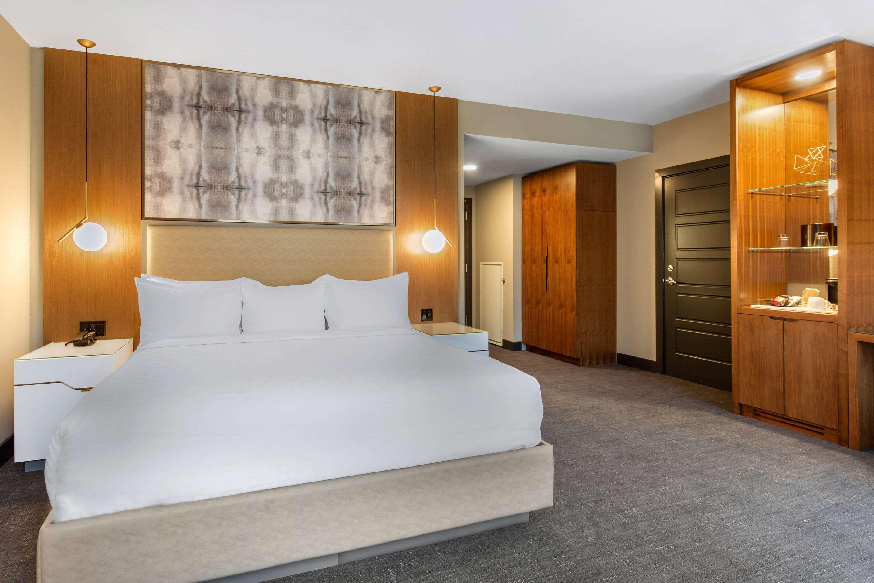 Renaissance Saint Elm Downtown Hotel